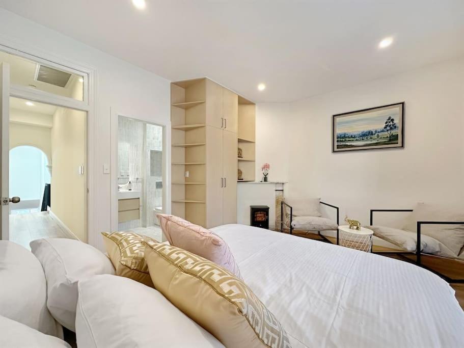 Cbd Newly Renovated Large Terrace Sydney
