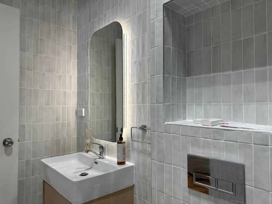Cbd Newly Renovated Large Terrace Holiday home Sydney