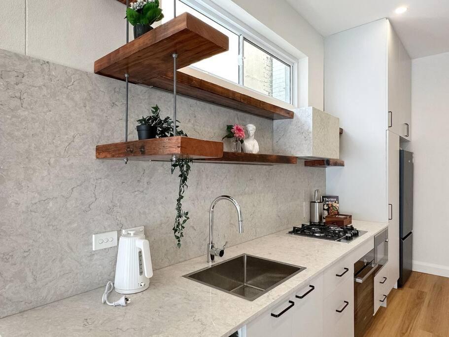 Cbd Newly Renovated Large Terrace Holiday home