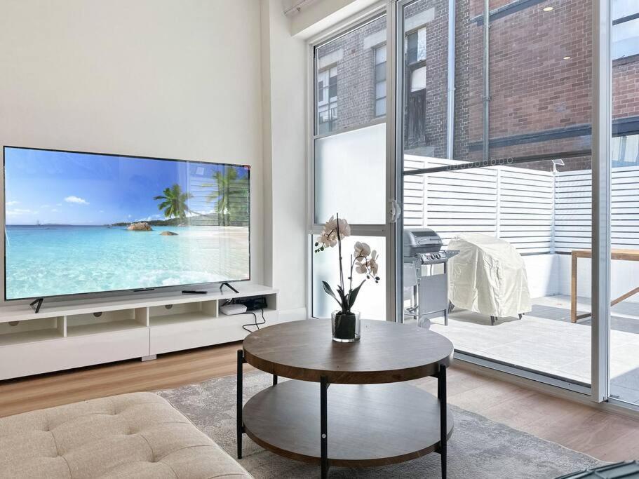 Cbd Newly Renovated Large Terrace Holiday home *